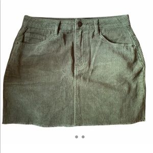 *SOL ON DEPOP* Dark green skirt